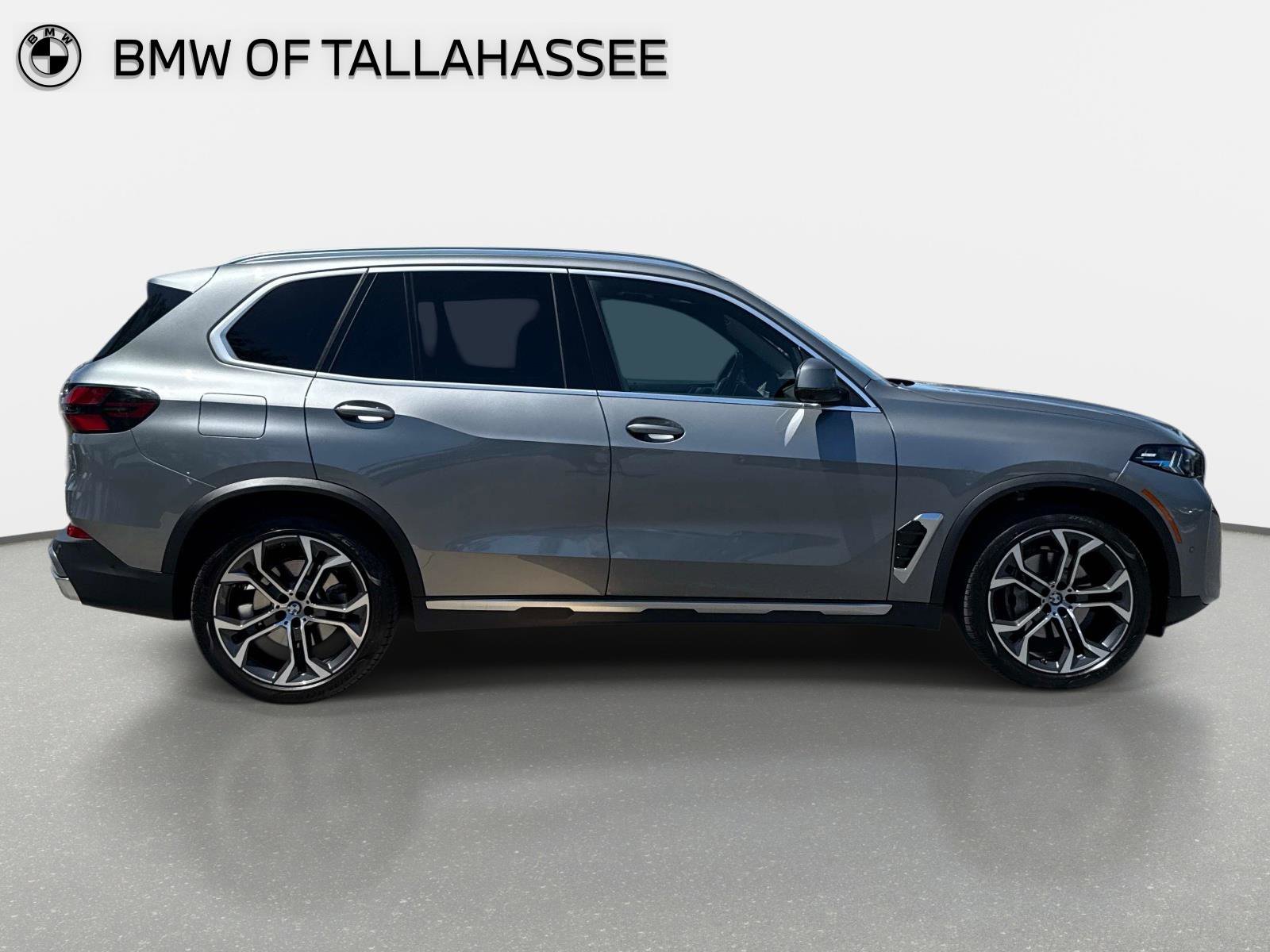 Used 2024 BMW X5 xDrive40i w/ Premium Package AWD/4WD image 4