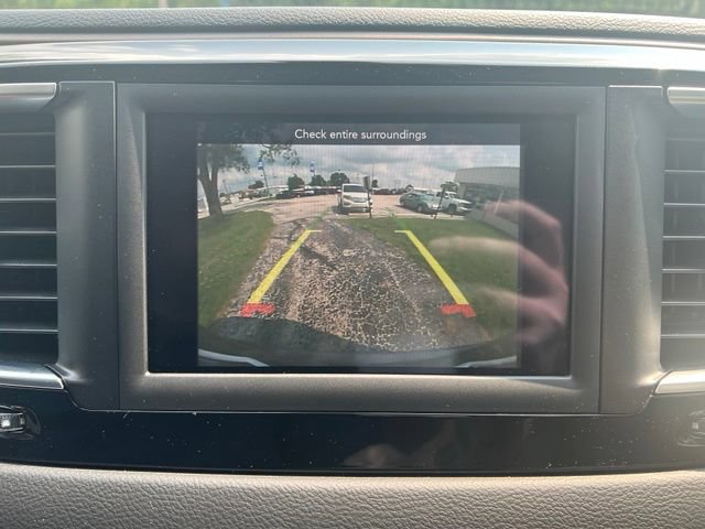 Used 2019 Chrysler Pacifica Touring-L FWD image 17