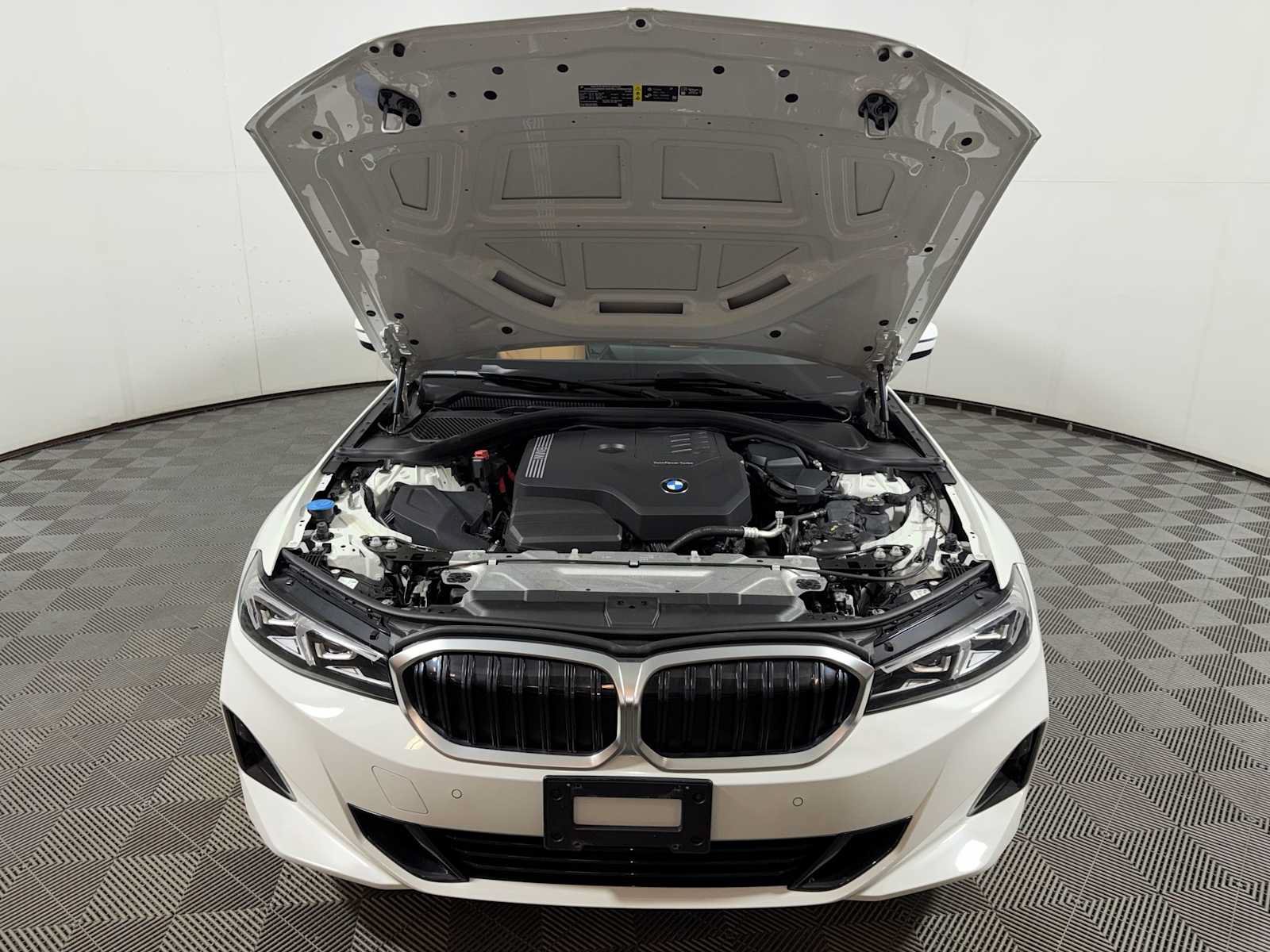 Used 2024 BMW 330i xDrive Sedan w/ Convenience Package AWD/4WD image 31