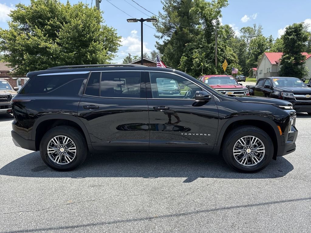 New 2025 Chevrolet Traverse LT image 9
