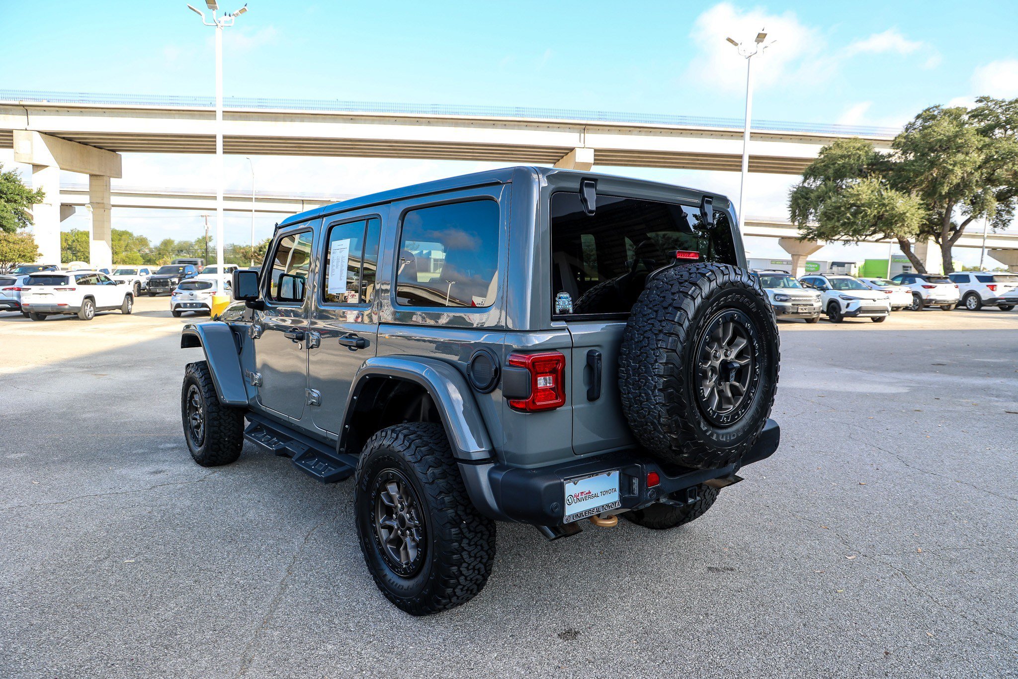 Used 2022 Jeep Wrangler Unlimited Rubicon w/ Trailer Tow Package AWD/4WD image 10
