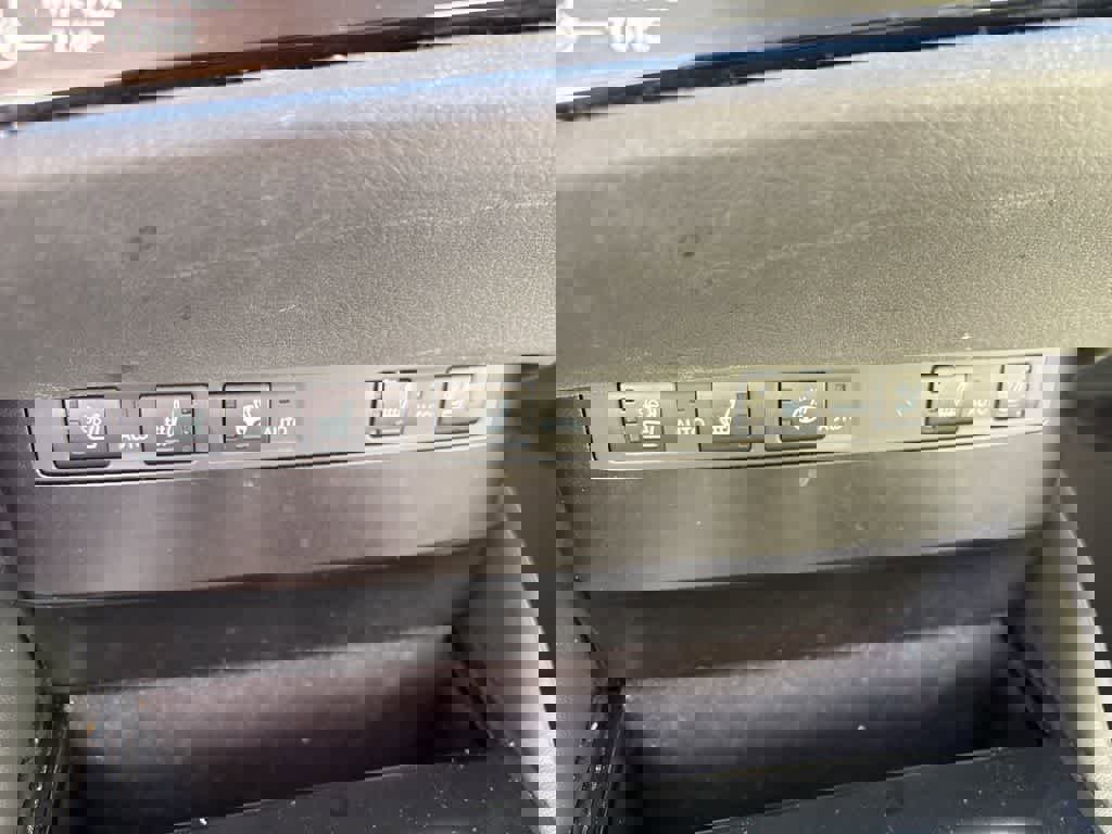 Used 2025 Lexus ES 300h w/ Premium Package image 14