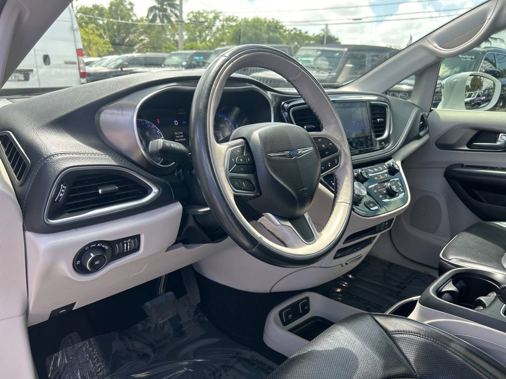 Used 2019 Chrysler Pacifica Limited w/ Tire & Wheel Group image 11