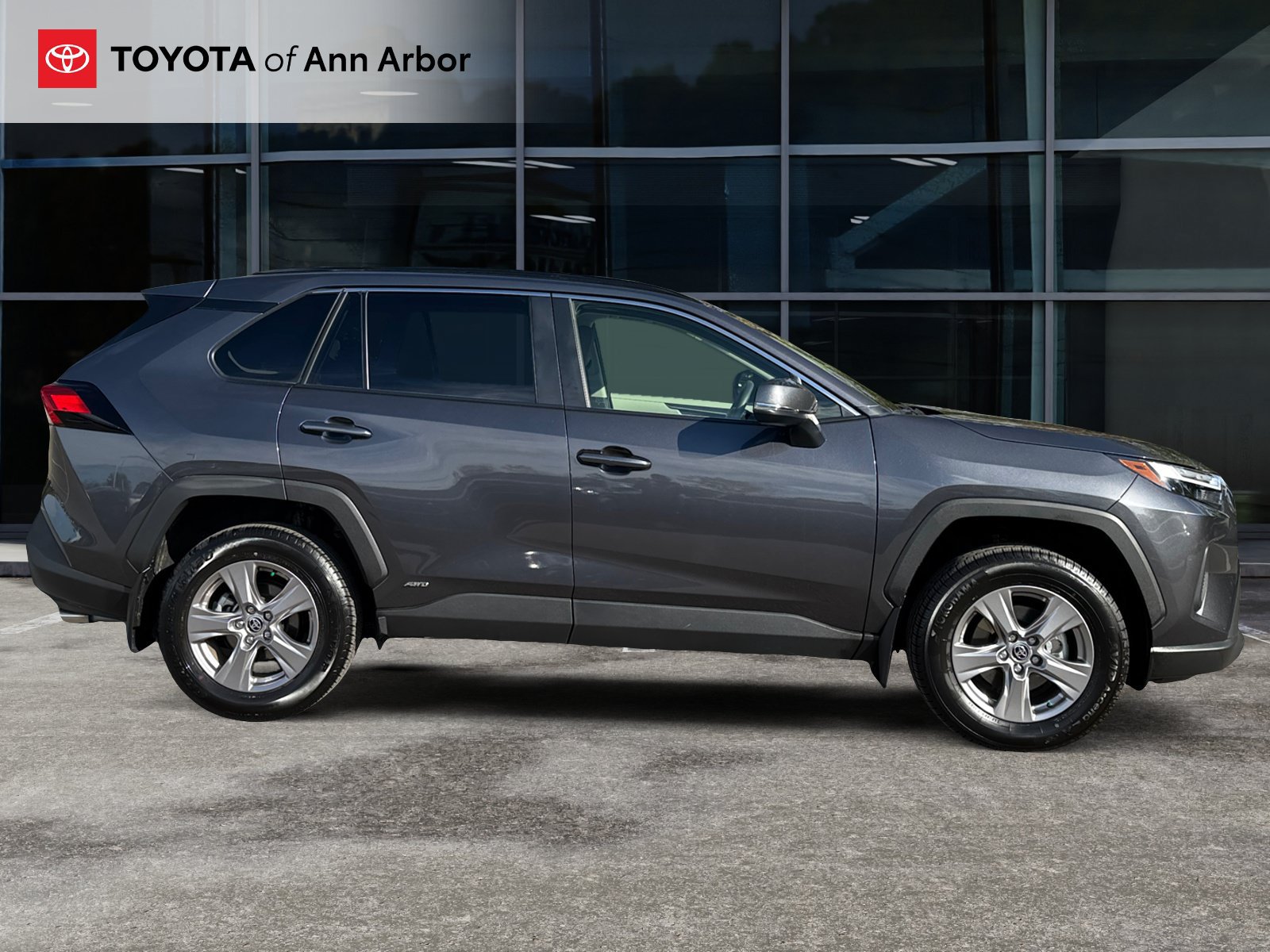 Used 2025 Toyota RAV4 XLE AWD/4WD image 12