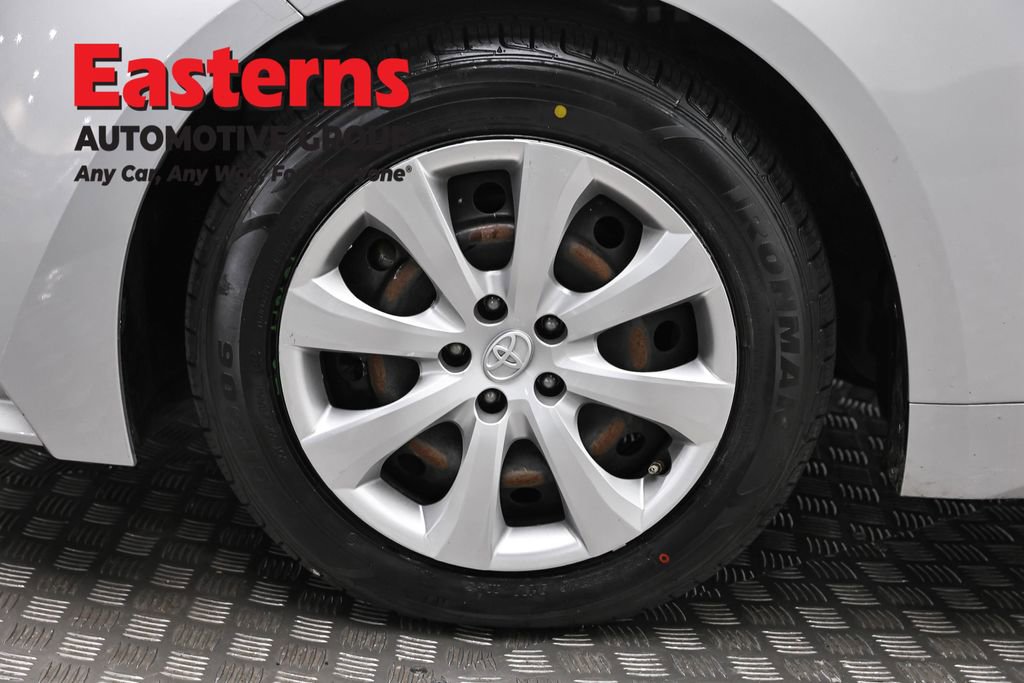 Used 2022 Toyota Corolla LE FWD image 32