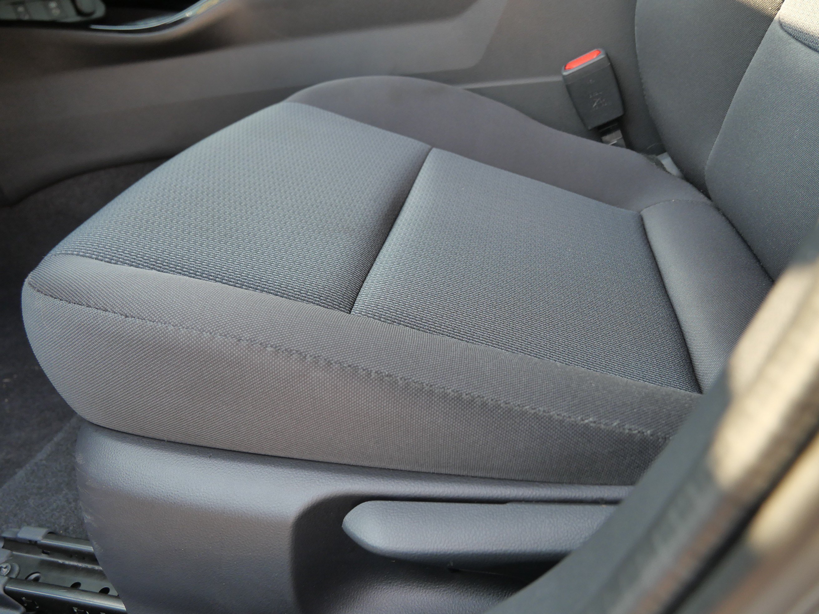 Certified 2025 Toyota Prius LE FWD image 21