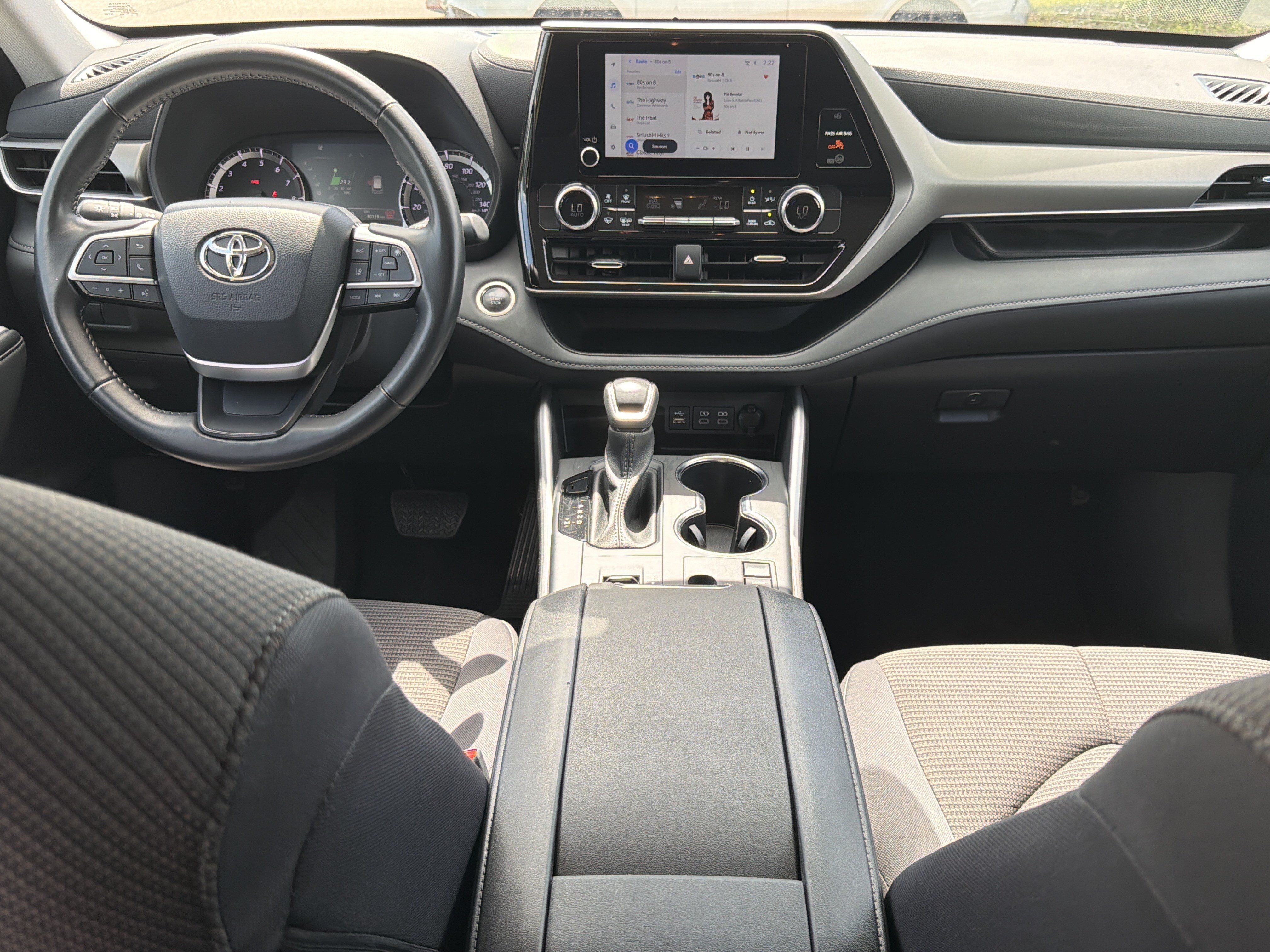 Certified 2025 Toyota Highlander LE FWD image 4