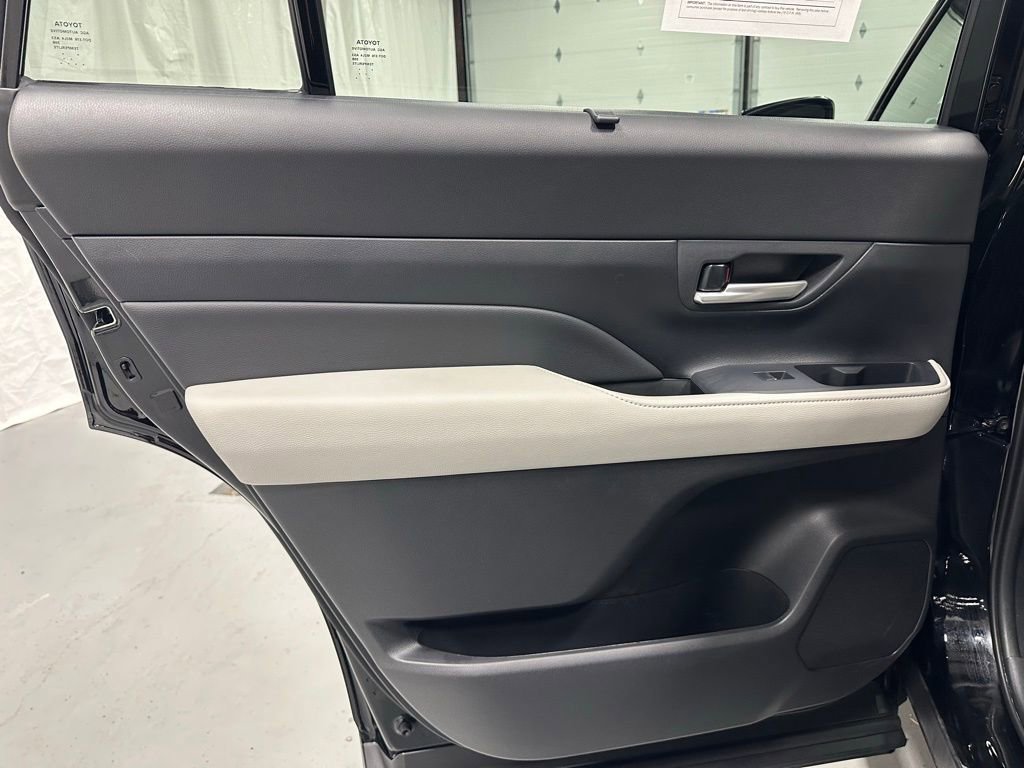 Used 2025 Toyota Grand Highlander AWD image 44