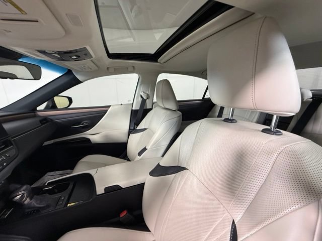 Used 2025 Lexus ES 300h w/ Technology Package FWD image 15