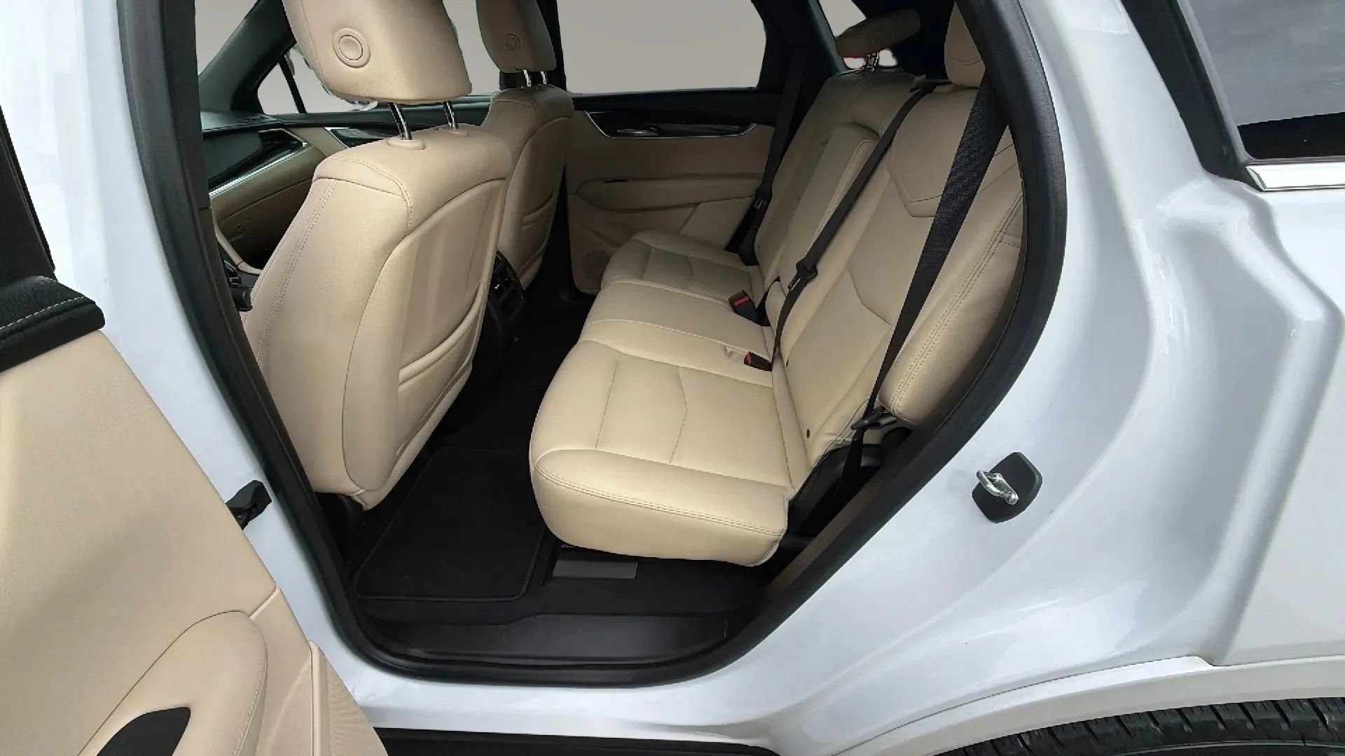 Used 2017 Cadillac XT5 FWD w/ LPO, Wheel Lock Package image 17