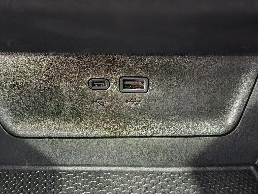 Used 2026 Chevrolet Equinox LT w/ Safety and Technology Package FWD image 21