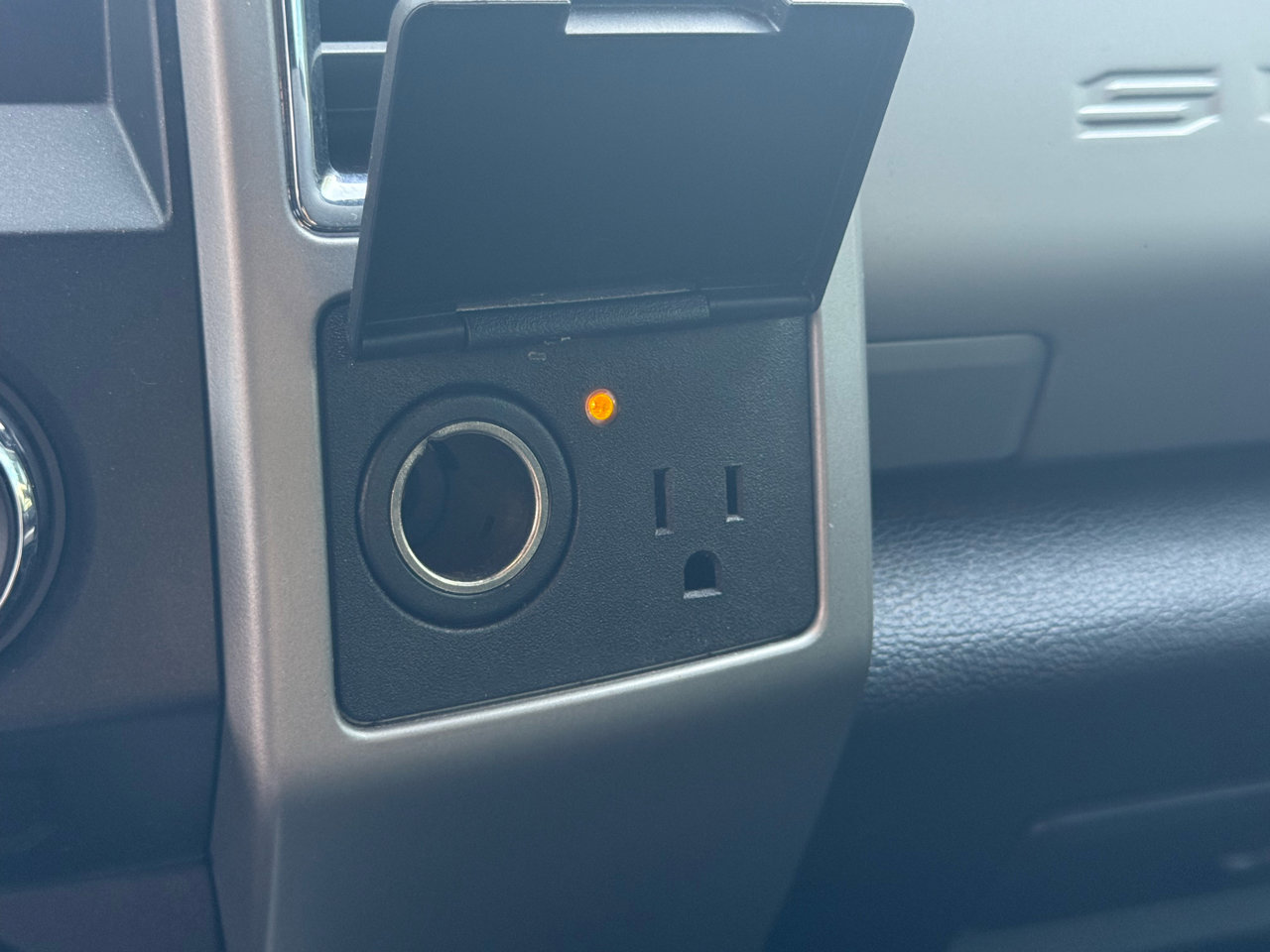 Used 2017 Ford F250 Lariat w/ Lariat Value Package image 23