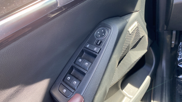 Certified 2022 Kia Seltos SX w/ Sunroof Package AWD/4WD image 23