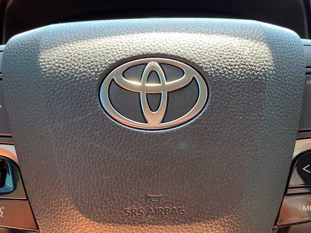 Used 2025 Toyota Camry LE w/ Convenience Package FWD image 17