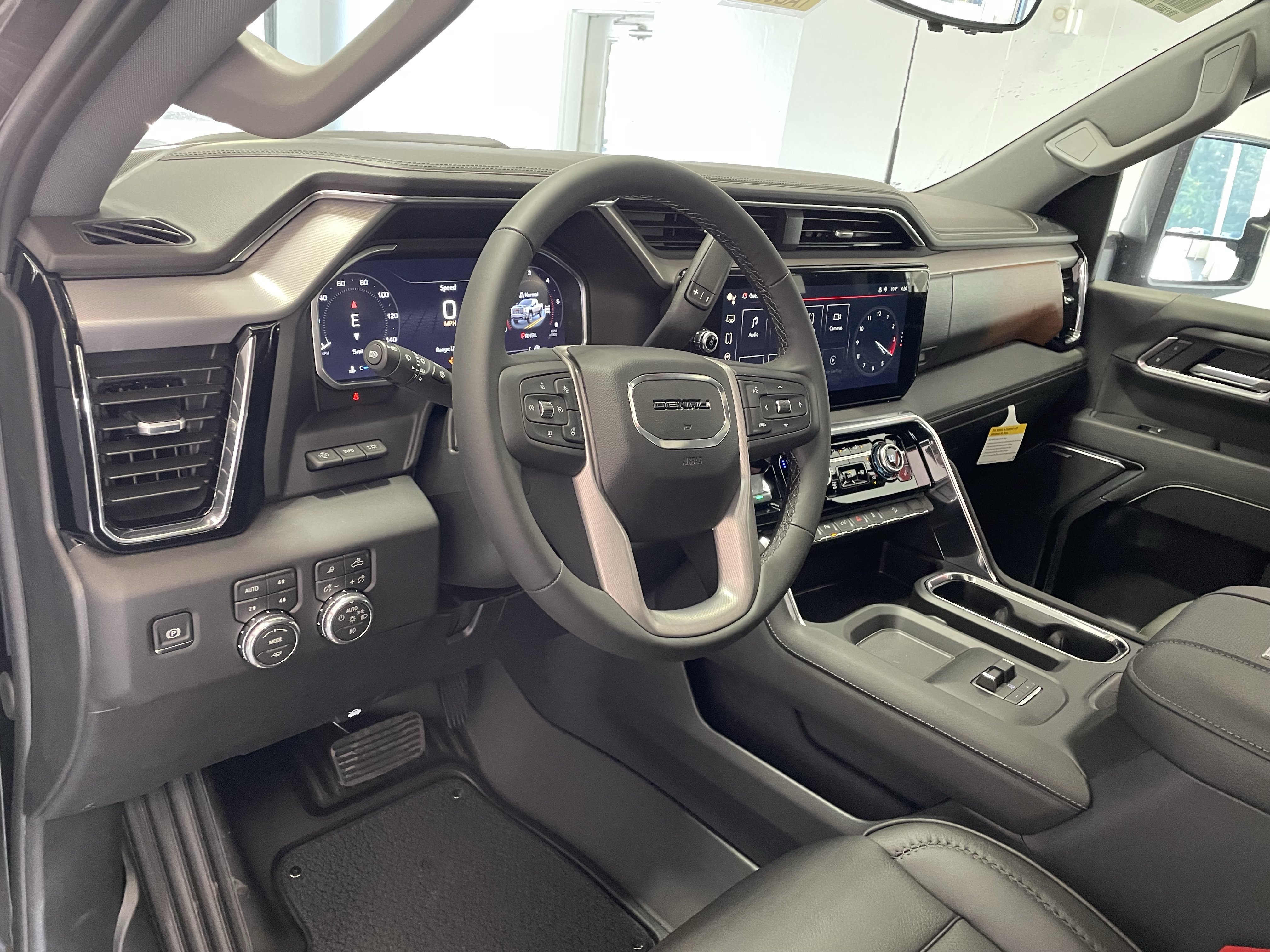 New 2026 GMC Sierra 2500 Denali w/ Denali Reserve Package AWD/4WD image 15