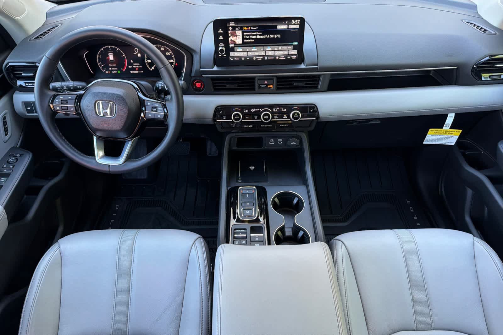Used 2025 Honda Pilot EX-L image 3