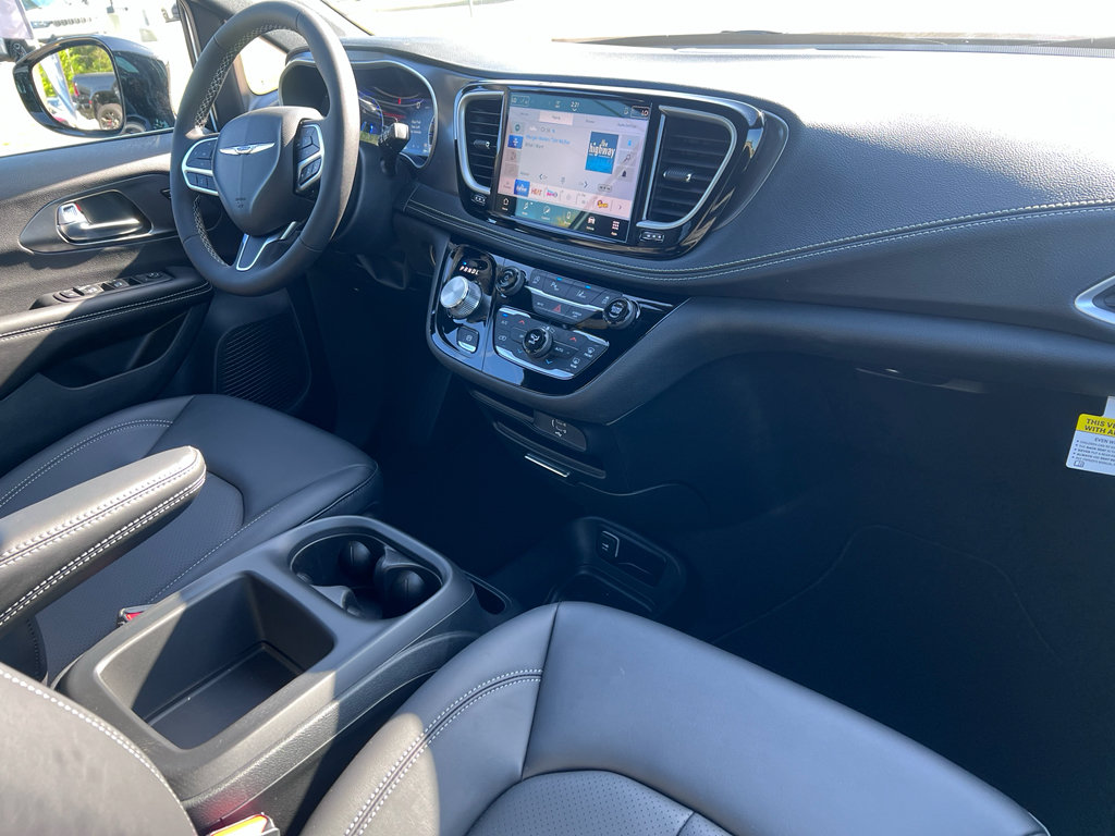 New 2026 Chrysler Pacifica Select FWD image 14