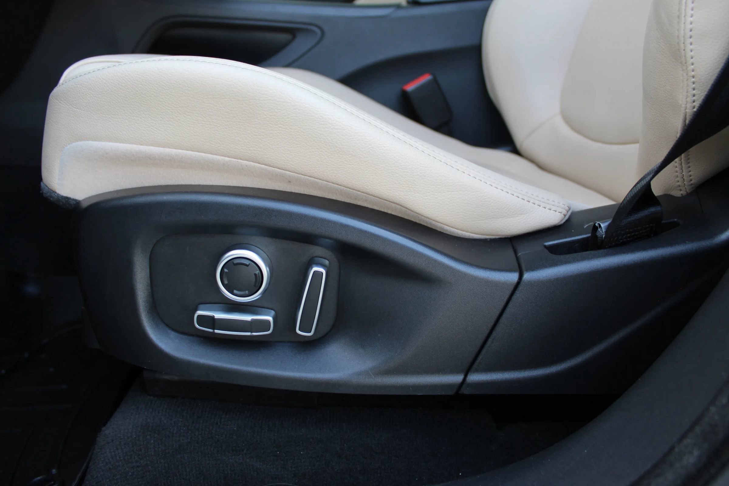 Used 2020 Jaguar F-PACE Premium AWD/4WD image 12