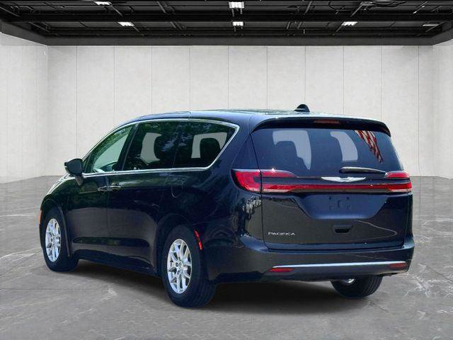 Certified 2023 Chrysler Pacifica Touring-L FWD image 7