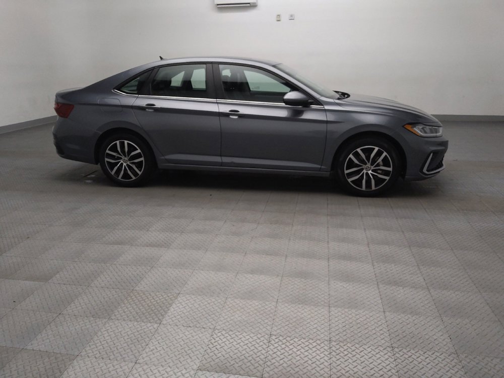 Used 2025 Volkswagen Jetta SE FWD image 11
