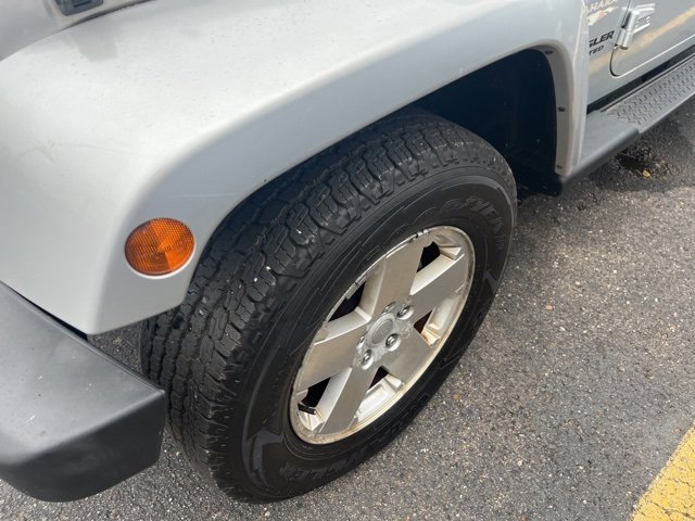 Used 2009 Jeep Wrangler Unlimited Sahara w/ Dual Top Group image 10