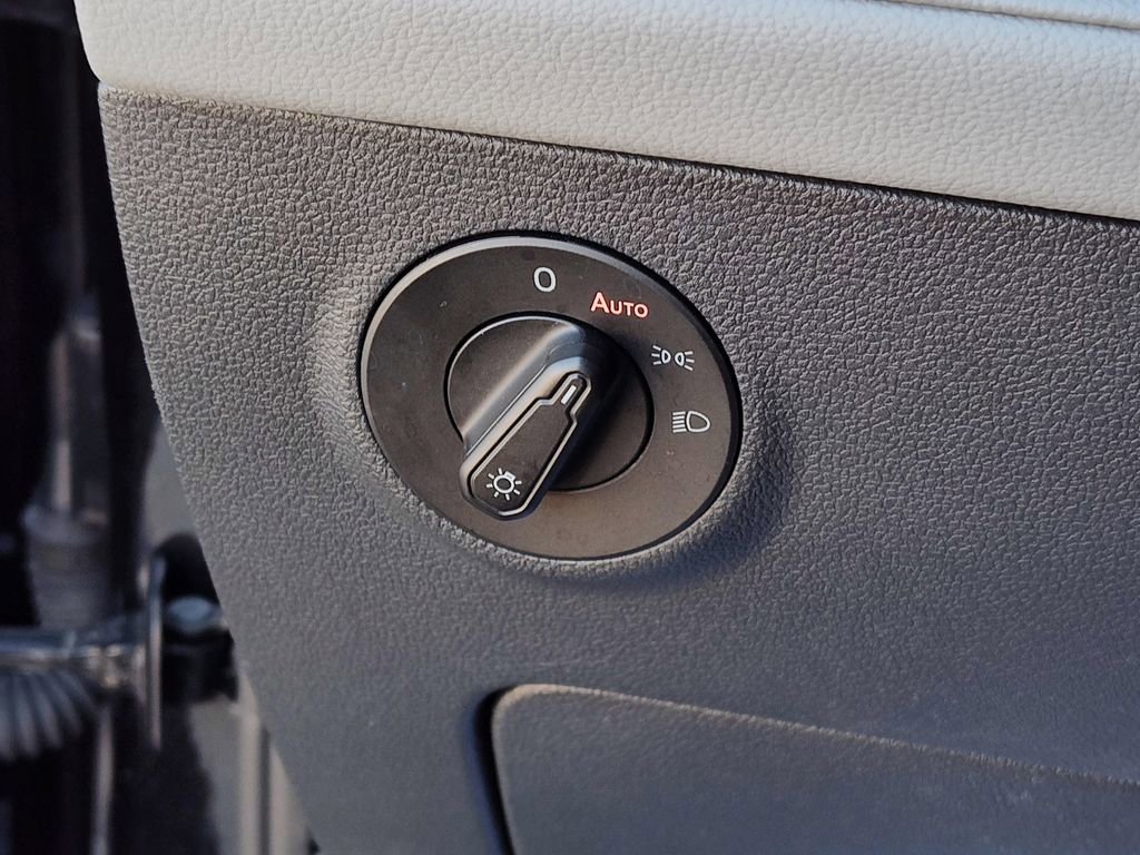 Used 2024 Volkswagen Taos SE image 24