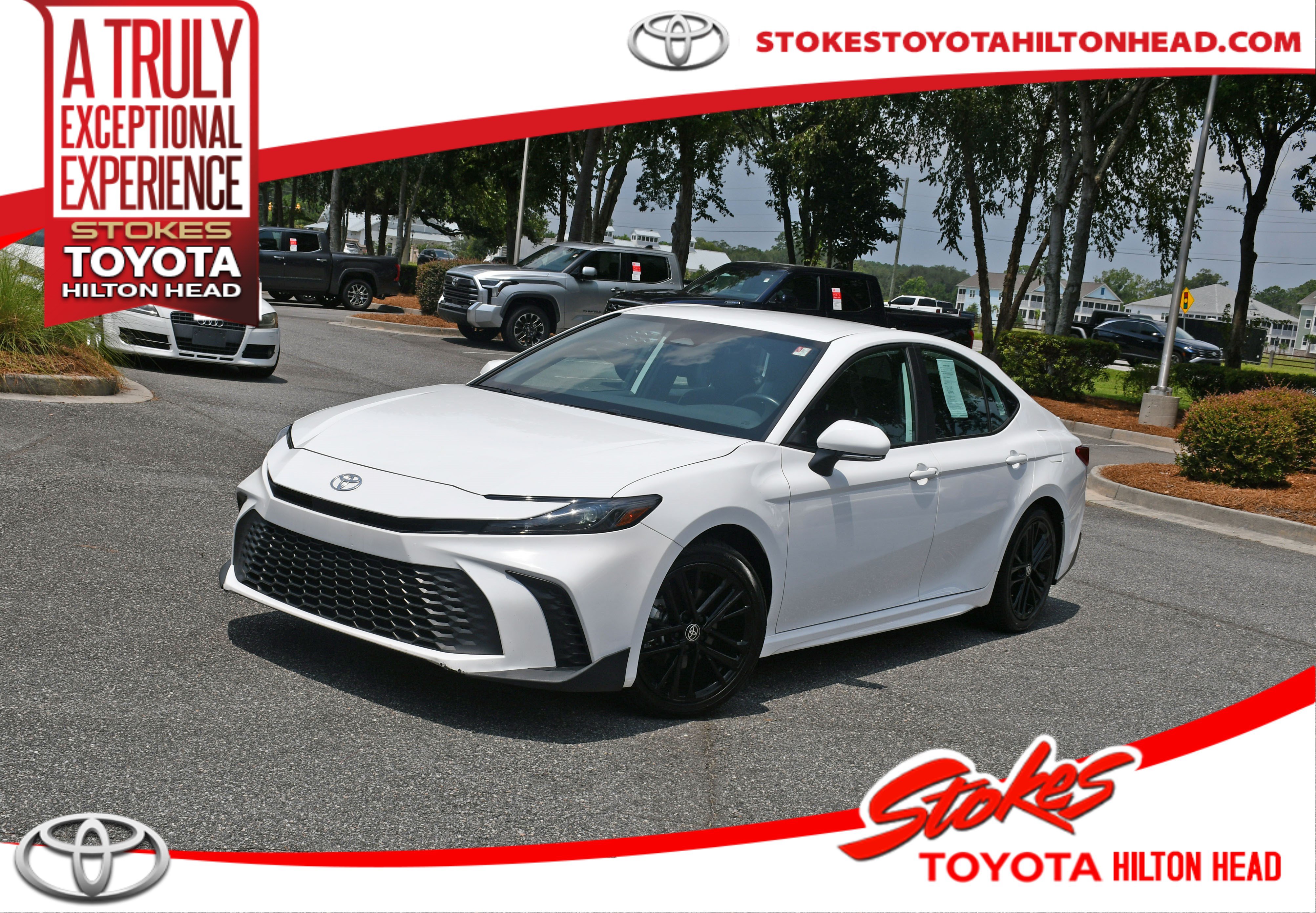 Used 2025 Toyota Camry SE FWD image 1