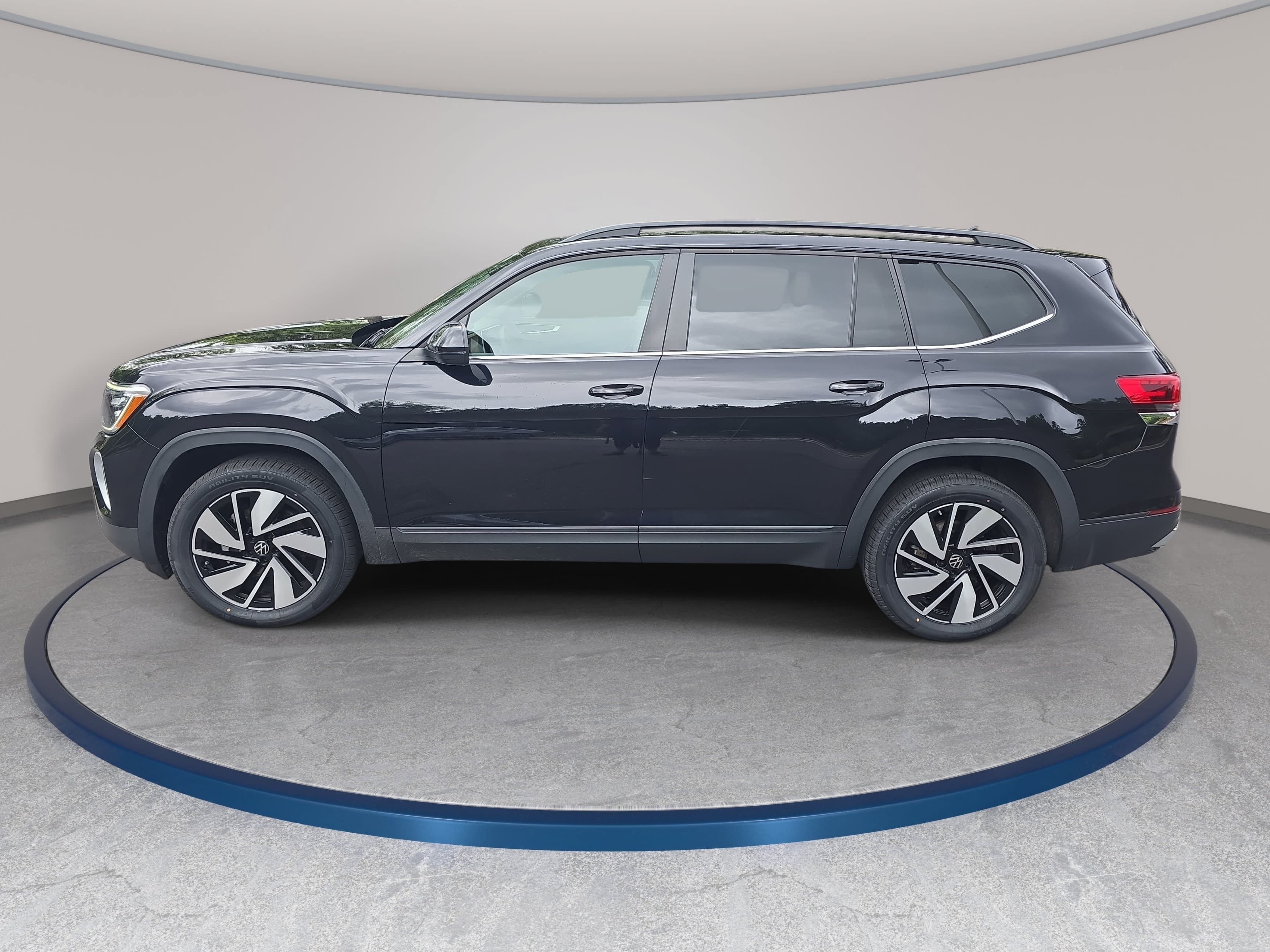 Certified 2024 Volkswagen Atlas SE FWD image 8