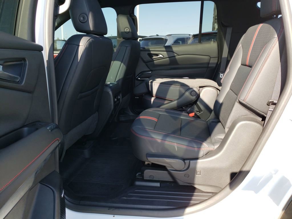 Used 2024 Chevrolet Traverse RS image 24