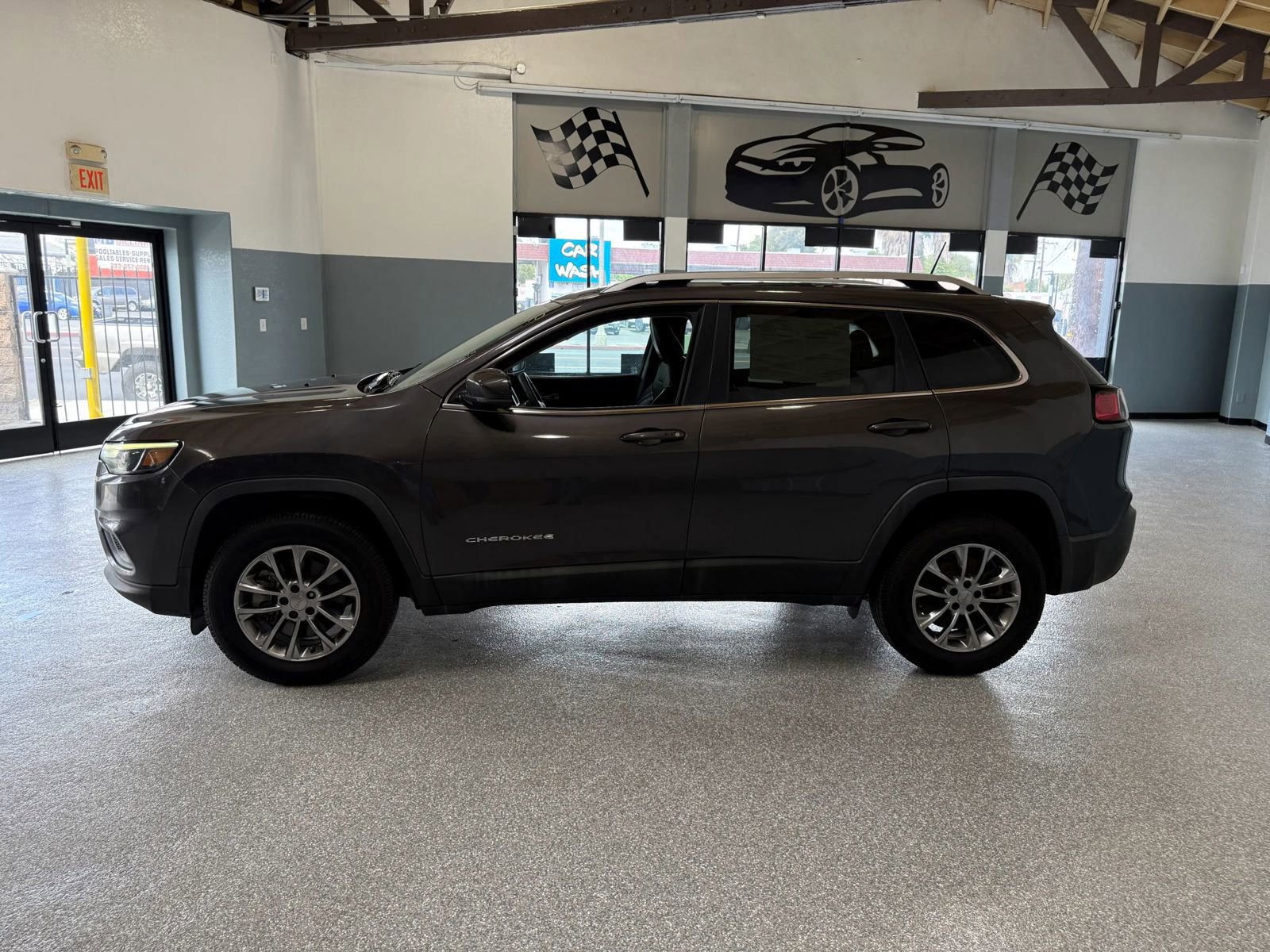 Used 2019 Jeep Cherokee Latitude Plus w/ Comfort/Convenience Group image 4