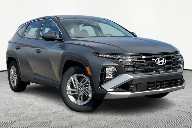 Used 2025 Hyundai Tucson SE image 1