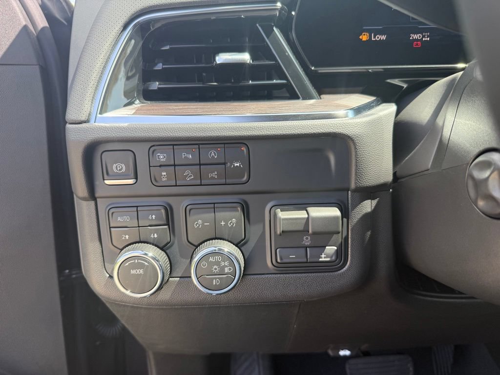 Used 2026 Chevrolet Tahoe Premier w/ Sun And Tow Package AWD/4WD image 35