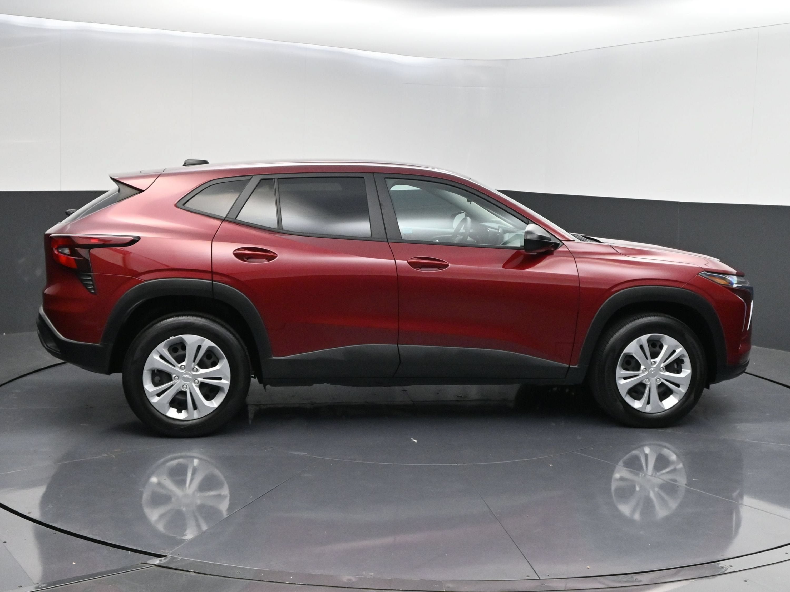Used 2024 Chevrolet Trax LS FWD image 8