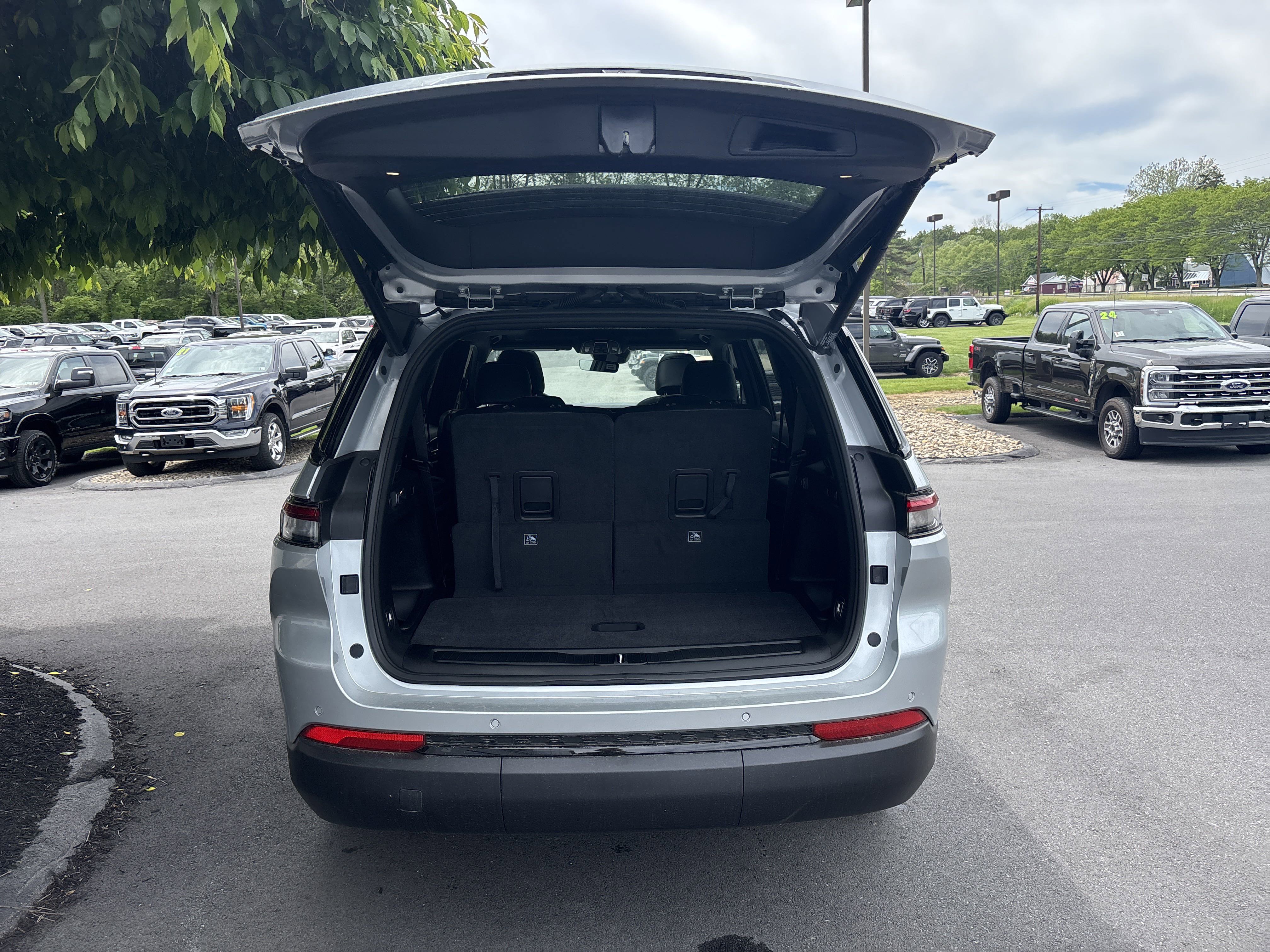 New 2025 Jeep Grand Cherokee L Altitude image 5