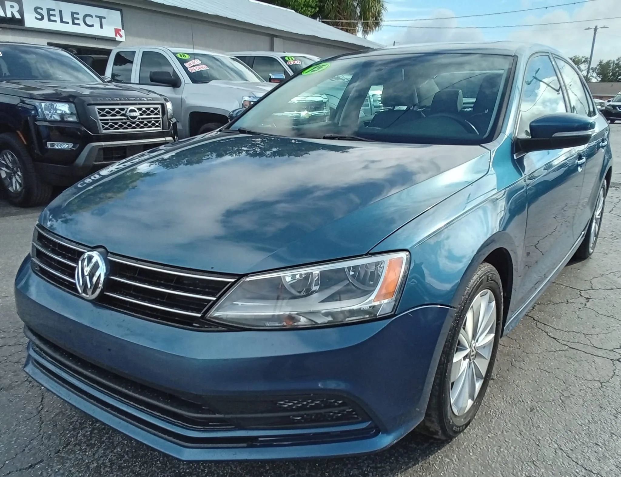 Used 2015 Volkswagen Jetta SE image 2