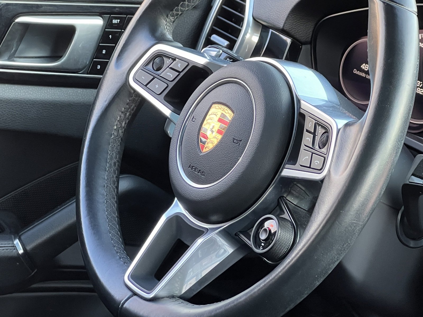 Certified 2021 Porsche Cayenne Coupe image 34