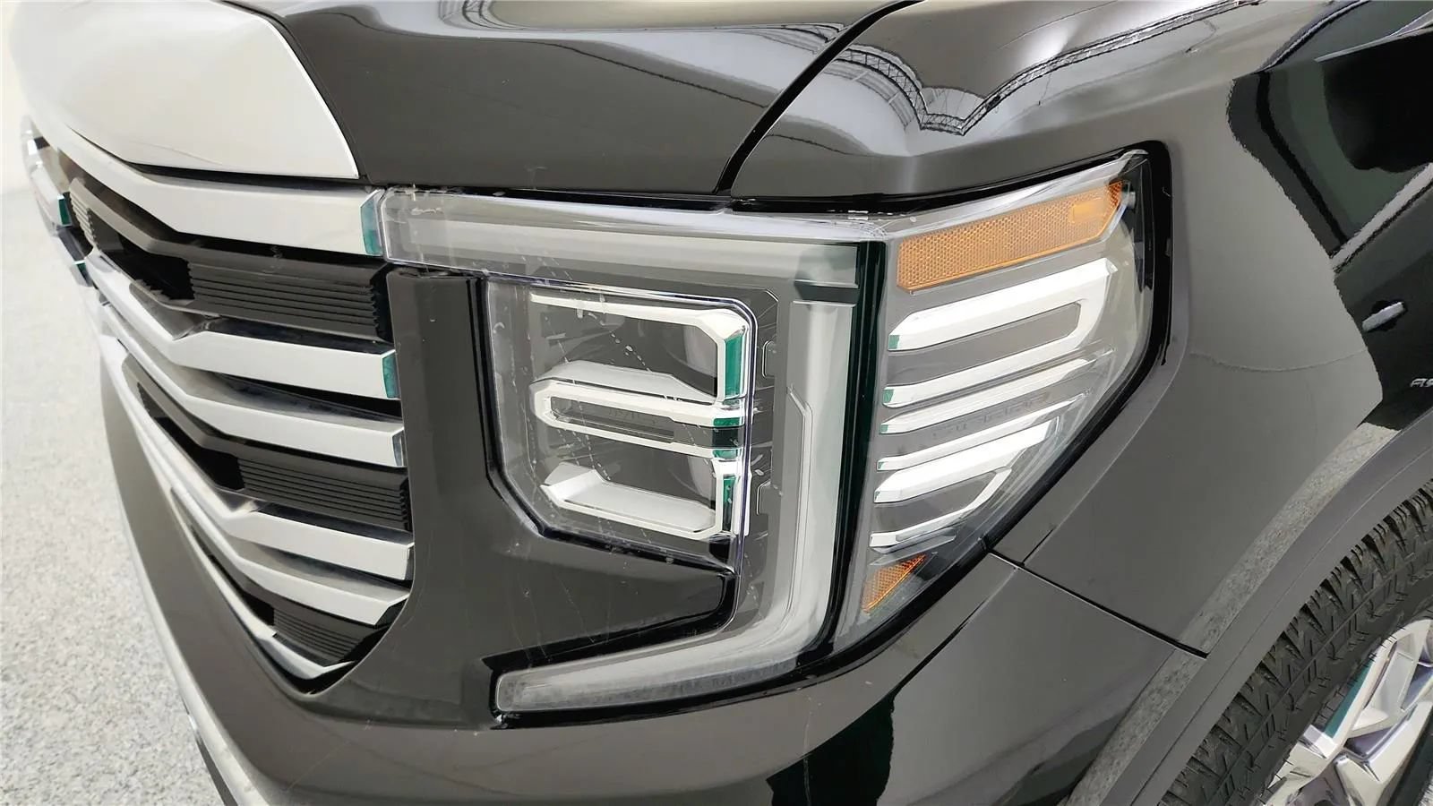 Used 2023 GMC Sierra 1500 SLT w/ SLT Premium Plus Package AWD/4WD image 15