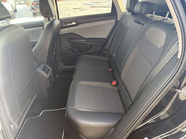 Used 2023 Volkswagen Taos SE w/ Panoramic Sunroof Package image 24