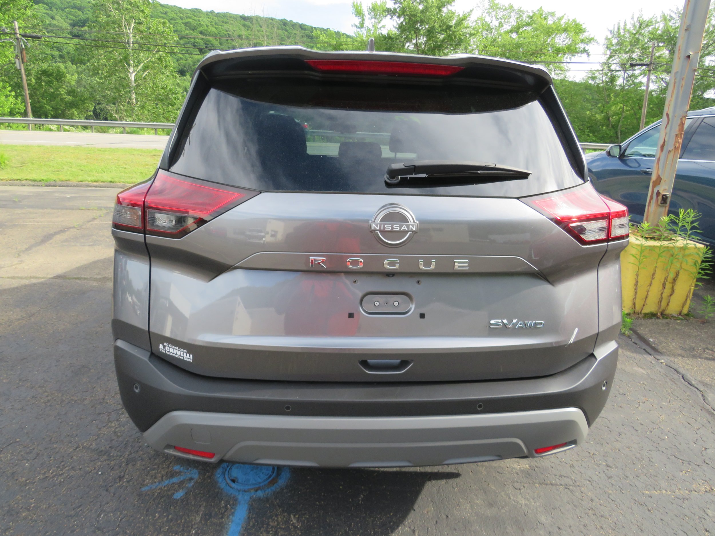 Used 2023 Nissan Rogue SV AWD/4WD image 6