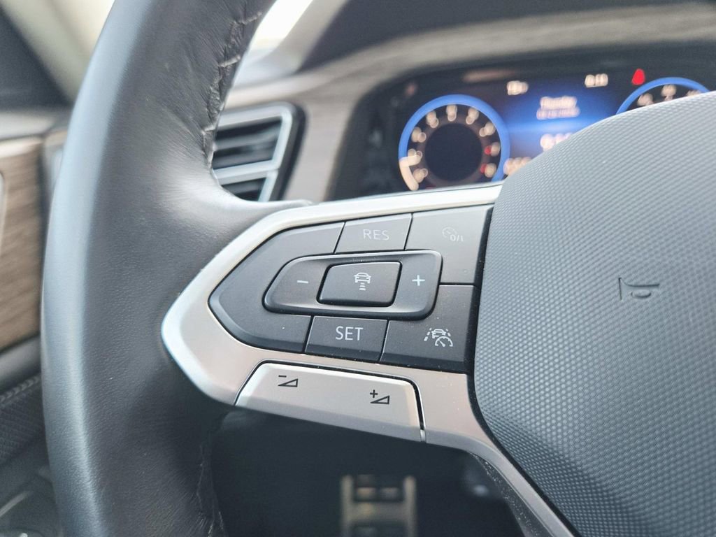 Used 2024 Volkswagen Atlas SEL Premium R-Line image 23