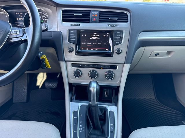 Used 2015 Volkswagen Golf S image 22