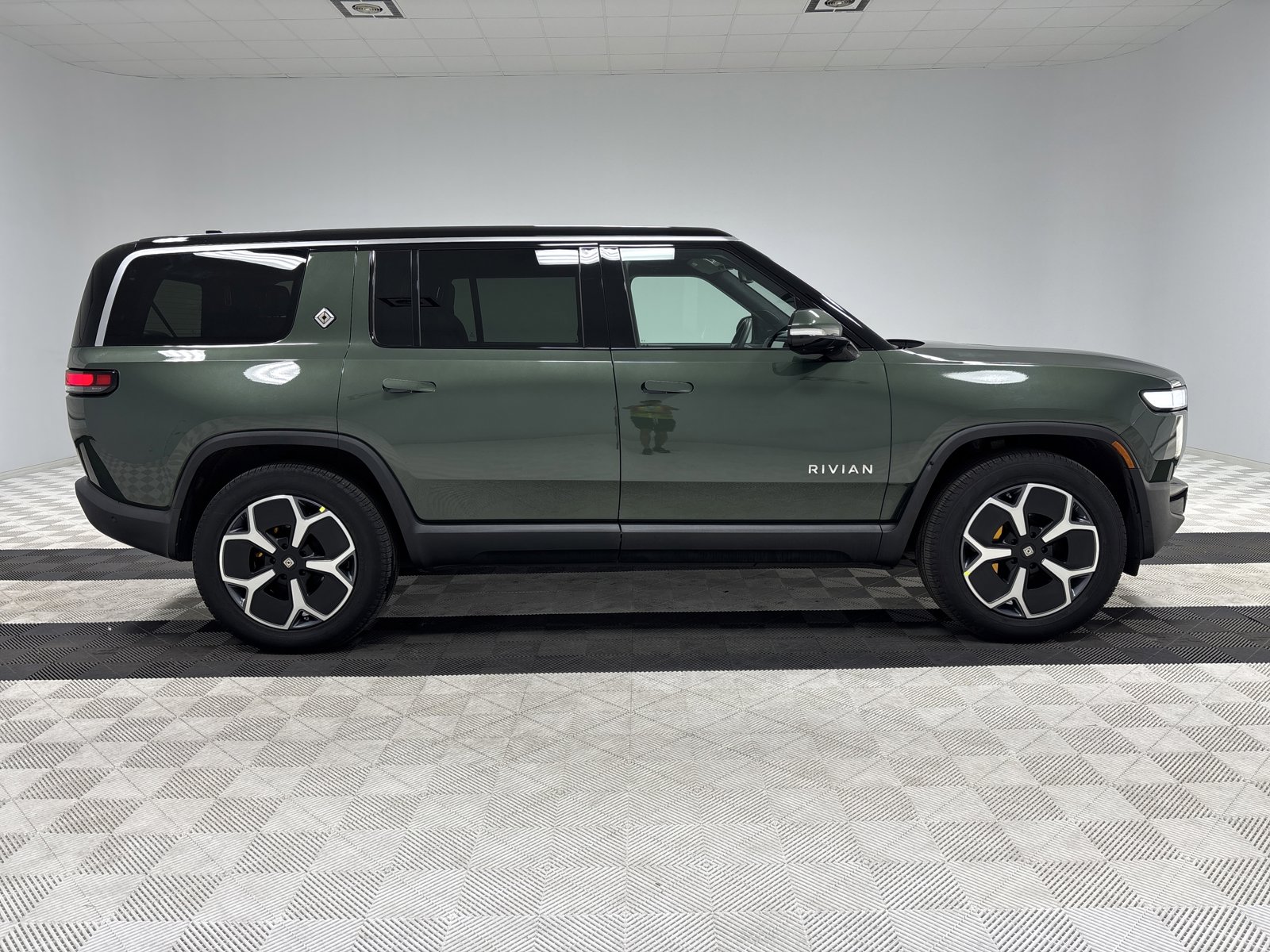 Used 2023 Rivian R1S Adventure AWD/4WD image 6