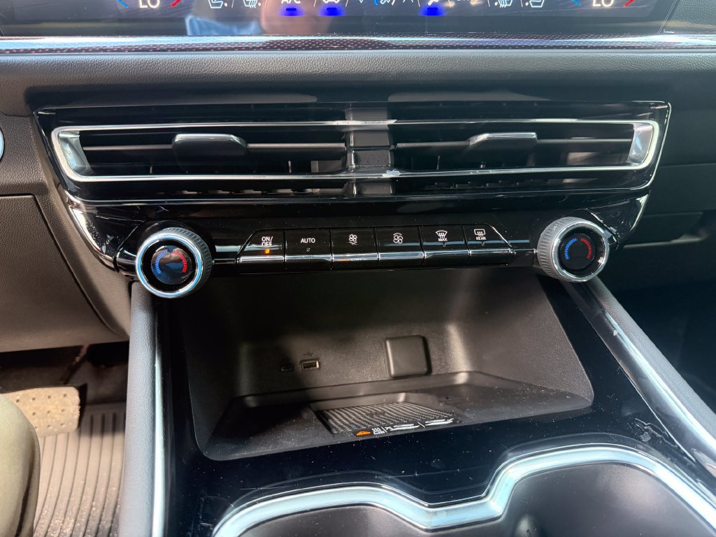 New 2026 Chevrolet Traverse RS w/ LPO, Floor Liner Package FWD image 19