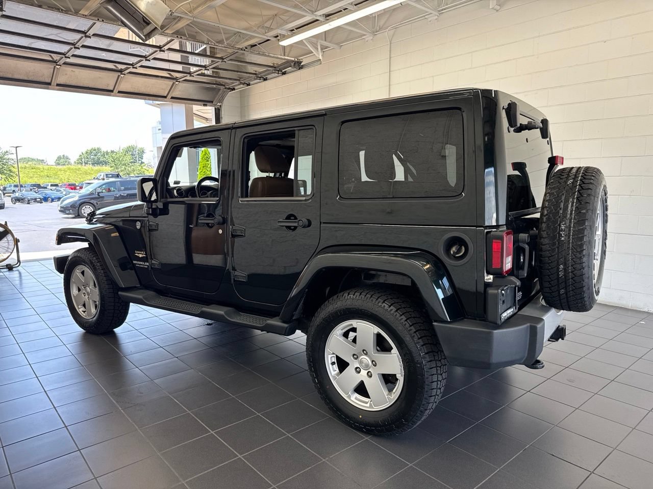 Used 2012 Jeep Wrangler Unlimited Sahara w/ Connectivity Group AWD/4WD image 5