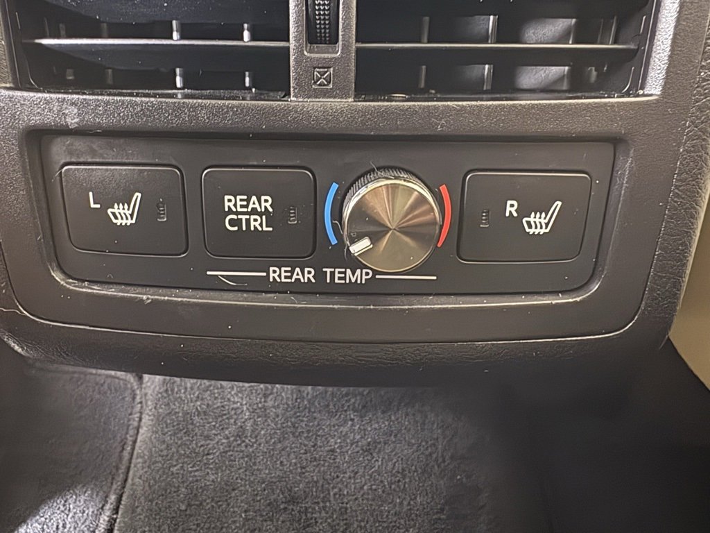 Used 2015 Toyota Avalon Limited image 38