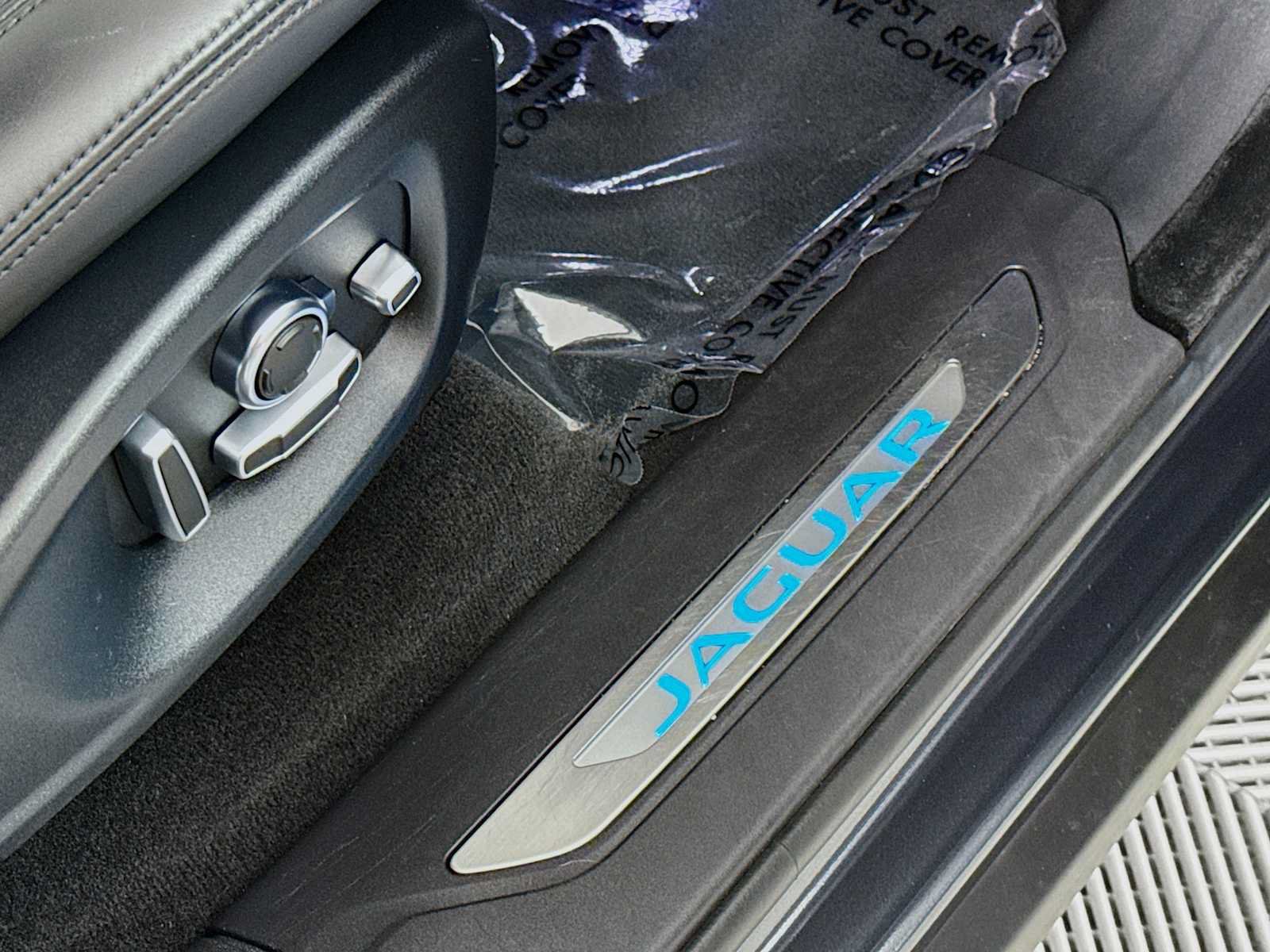 Used 2019 Jaguar F-PACE Portfolio AWD/4WD image 32