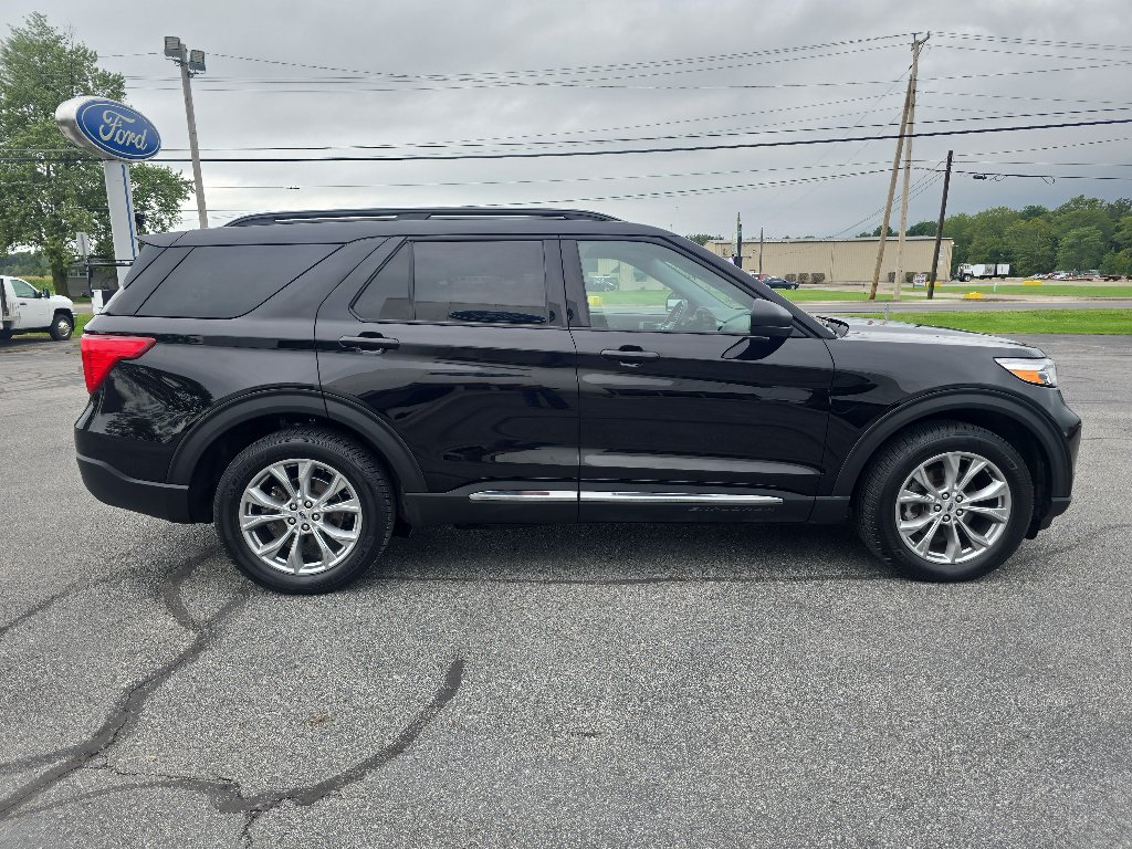 Used 2021 Ford Explorer XLT w/ Equipment Group 202A AWD/4WD image 5