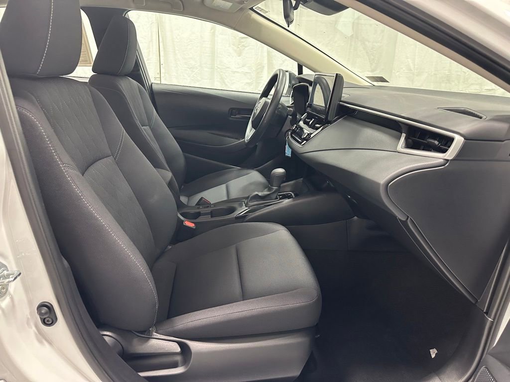 Used 2025 Toyota Corolla LE image 58