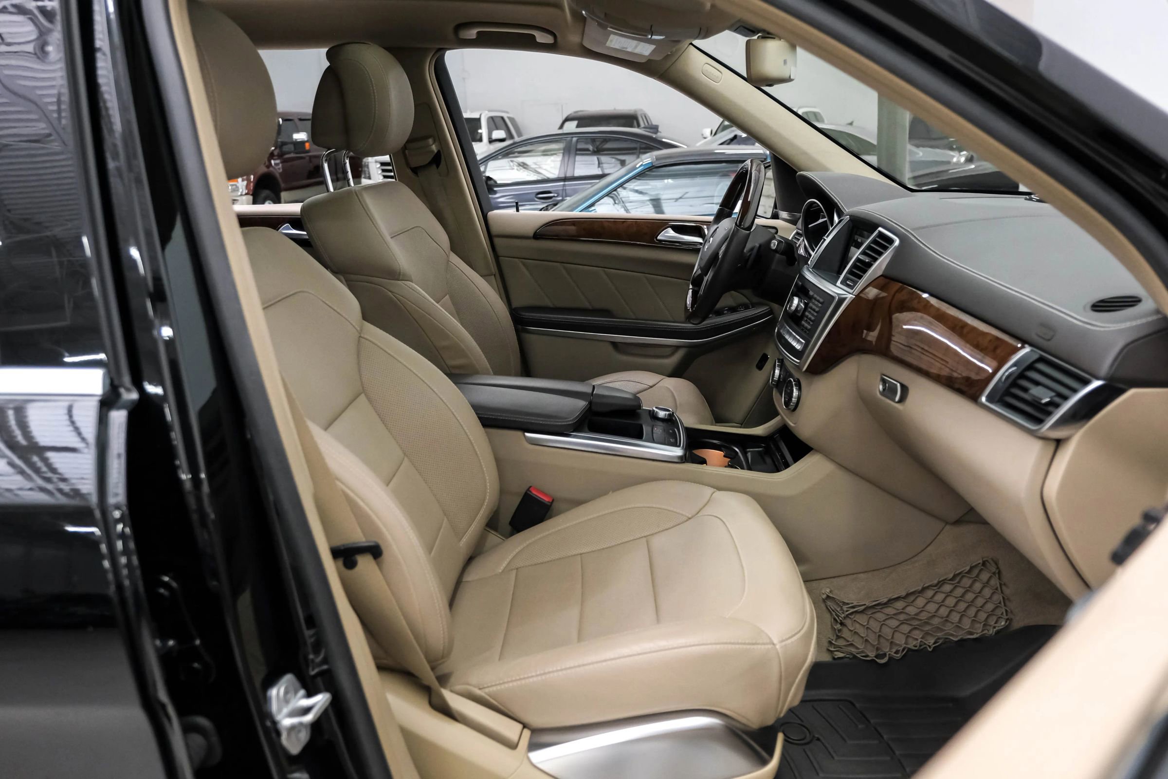 Used 2015 Mercedes-Benz GL 550 4MATIC image 27