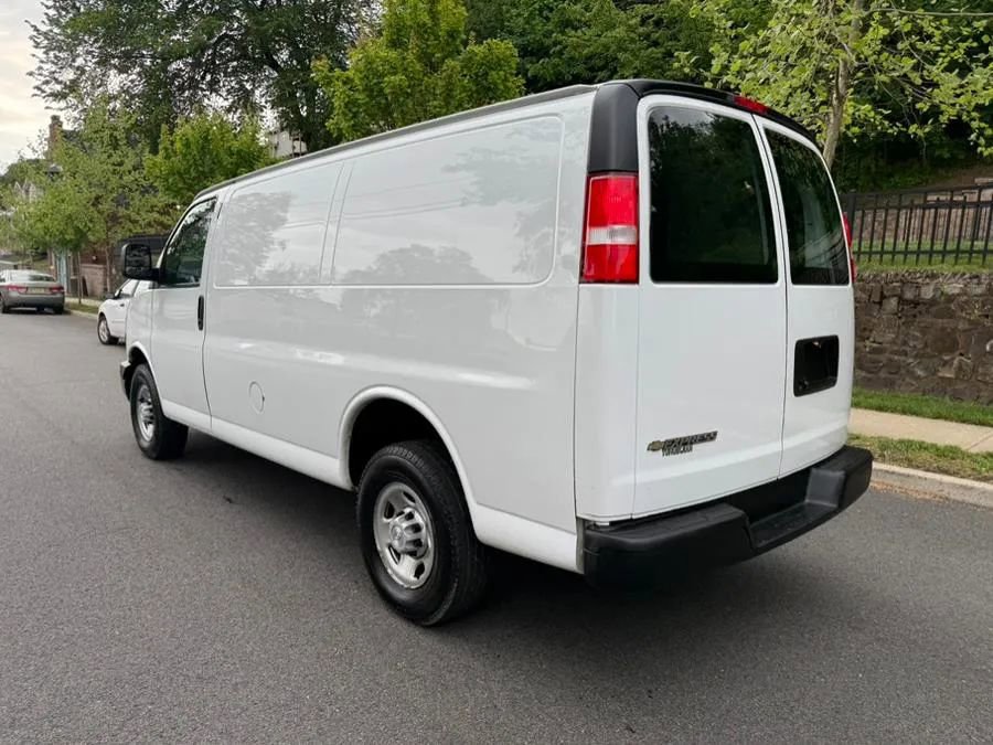 Used 2018 Chevrolet Express 2500 image 5